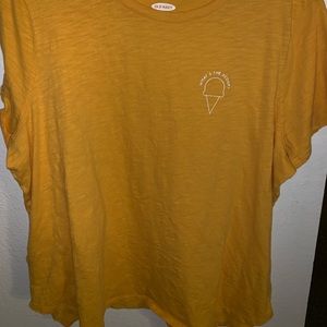 yellow old navy t shirt